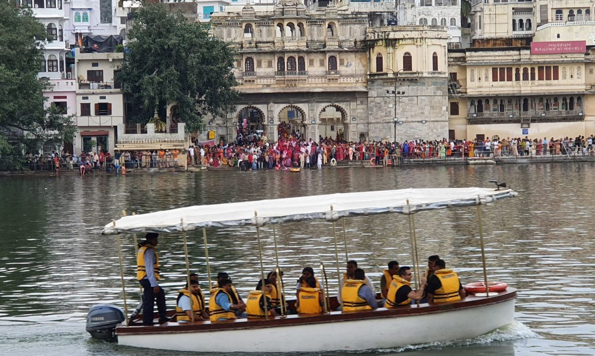 Hotel Lake Shore on lake pichola