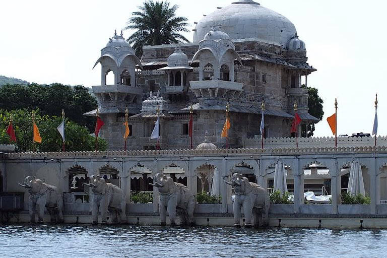lake pichola udaipur